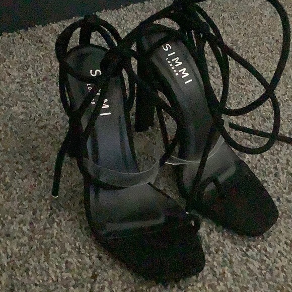 Heels - Picture 3 of 3